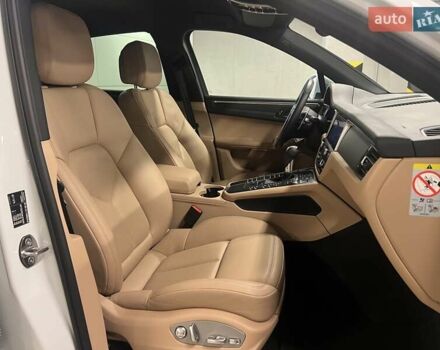 Белый Порше Масан, объемом двигателя 1.98 л и пробегом 31 тыс. км за 55302 $, фото 45 на Automoto.ua