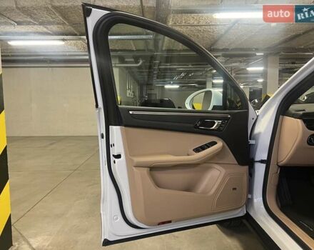 Белый Порше Масан, объемом двигателя 1.98 л и пробегом 31 тыс. км за 55302 $, фото 32 на Automoto.ua