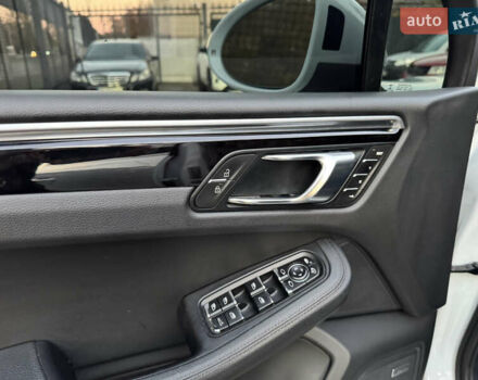 Белый Порше Масан, объемом двигателя 3 л и пробегом 67 тыс. км за 37000 $, фото 15 на Automoto.ua