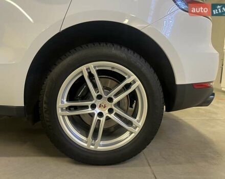 Белый Порше Масан, объемом двигателя 1.98 л и пробегом 31 тыс. км за 55302 $, фото 16 на Automoto.ua