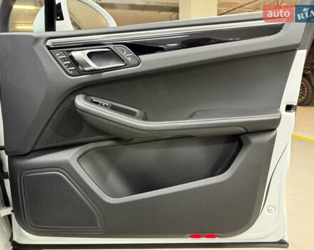 Белый Порше Масан, объемом двигателя 2.89 л и пробегом 3 тыс. км за 72000 $, фото 53 на Automoto.ua