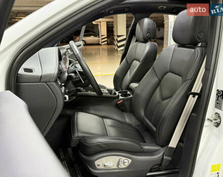 Белый Порше Масан, объемом двигателя 2.89 л и пробегом 3 тыс. км за 72000 $, фото 35 на Automoto.ua