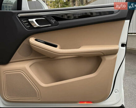 Белый Порше Масан, объемом двигателя 1.98 л и пробегом 37 тыс. км за 69000 $, фото 56 на Automoto.ua