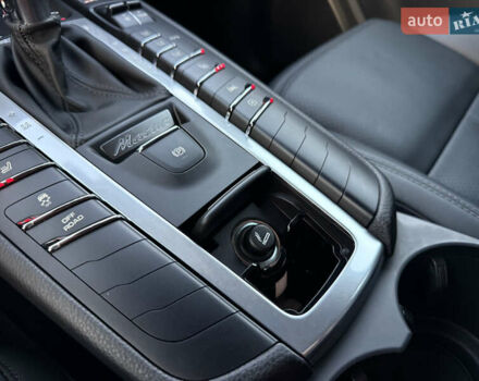 Черный Порше Масан, объемом двигателя 2 л и пробегом 12 тыс. км за 65999 $, фото 47 на Automoto.ua