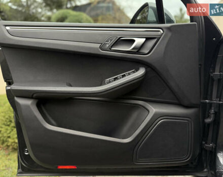 Серый Порше Масан, объемом двигателя 2 л и пробегом 42 тыс. км за 53990 $, фото 24 на Automoto.ua