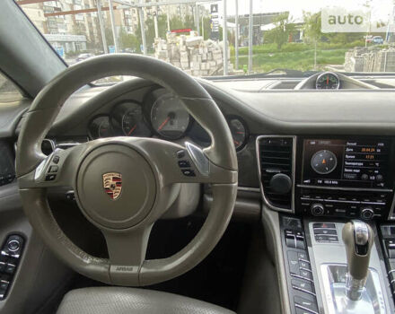 Білий Порше Panamera, об'ємом двигуна 4.81 л та пробігом 119 тис. км за 23450 $, фото 60 на Automoto.ua