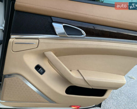 Белый Порше Панамера, объемом двигателя 4.8 л и пробегом 103 тыс. км за 19800 $, фото 24 на Automoto.ua