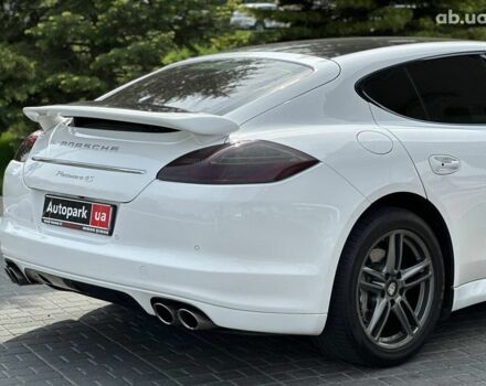 Білий Порше Panamera, об'ємом двигуна 4.8 л та пробігом 130 тис. км за 21990 $, фото 8 на Automoto.ua
