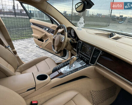 Білий Порше Panamera, об'ємом двигуна 4.8 л та пробігом 180 тис. км за 16350 $, фото 24 на Automoto.ua