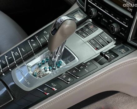 Білий Порше Panamera, об'ємом двигуна 4.8 л та пробігом 130 тис. км за 21990 $, фото 27 на Automoto.ua
