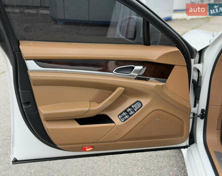 Білий Порше Panamera, об'ємом двигуна 4.8 л та пробігом 210 тис. км за 21500 $, фото 21 на Automoto.ua