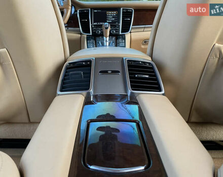 Белый Порше Панамера, объемом двигателя 4.8 л и пробегом 103 тыс. км за 19800 $, фото 22 на Automoto.ua