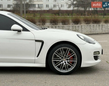 Білий Порше Panamera, об'ємом двигуна 4.8 л та пробігом 210 тис. км за 21500 $, фото 13 на Automoto.ua