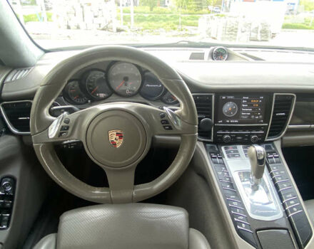 Білий Порше Panamera, об'ємом двигуна 4.81 л та пробігом 119 тис. км за 23450 $, фото 52 на Automoto.ua