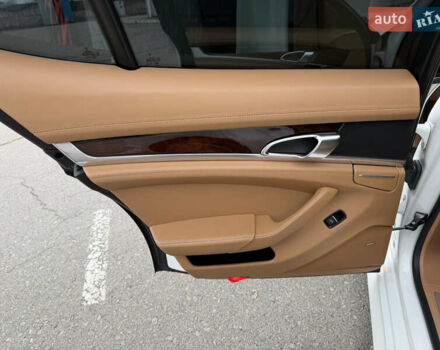 Білий Порше Panamera, об'ємом двигуна 4.8 л та пробігом 210 тис. км за 21500 $, фото 31 на Automoto.ua