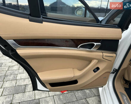 Білий Порше Panamera, об'ємом двигуна 4.8 л та пробігом 180 тис. км за 16350 $, фото 39 на Automoto.ua
