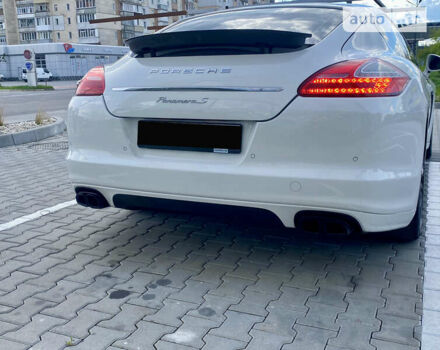 Білий Порше Panamera, об'ємом двигуна 4.81 л та пробігом 119 тис. км за 23450 $, фото 3 на Automoto.ua