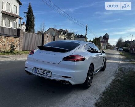 Білий Порше Panamera, об'ємом двигуна 4.81 л та пробігом 137 тис. км за 25000 $, фото 37 на Automoto.ua