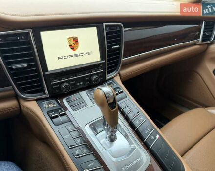 Білий Порше Panamera, об'ємом двигуна 4.8 л та пробігом 210 тис. км за 21500 $, фото 47 на Automoto.ua