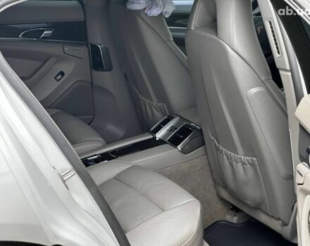 Білий Порше Panamera, об'ємом двигуна 4.8 л та пробігом 130 тис. км за 21990 $, фото 22 на Automoto.ua