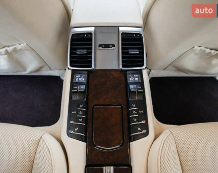 Белый Порше Панамера, объемом двигателя 4.81 л и пробегом 129 тыс. км за 26000 $, фото 49 на Automoto.ua