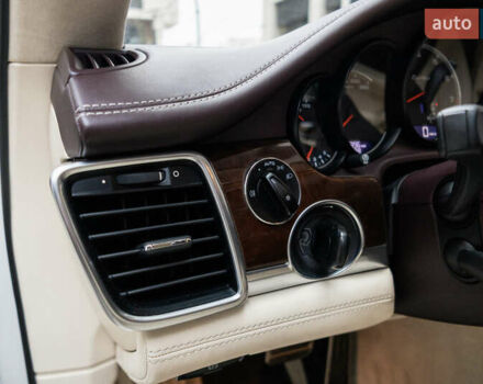 Белый Порше Панамера, объемом двигателя 4.81 л и пробегом 129 тыс. км за 26000 $, фото 60 на Automoto.ua