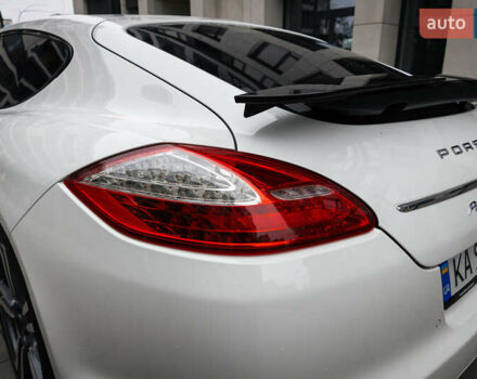 Белый Порше Панамера, объемом двигателя 4.81 л и пробегом 129 тыс. км за 26000 $, фото 24 на Automoto.ua