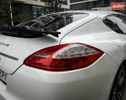 Белый Порше Панамера, объемом двигателя 4.81 л и пробегом 129 тыс. км за 26000 $, фото 23 на Automoto.ua