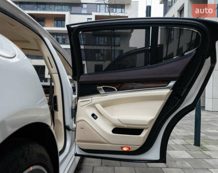 Белый Порше Панамера, объемом двигателя 4.81 л и пробегом 129 тыс. км за 26000 $, фото 37 на Automoto.ua