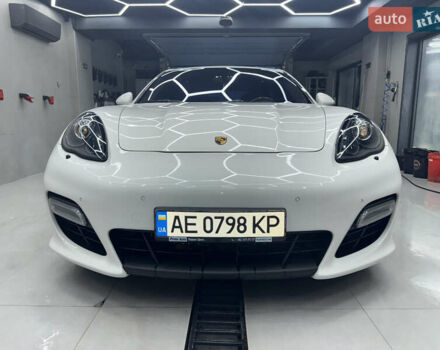Белый Порше Панамера, объемом двигателя 4.81 л и пробегом 200 тыс. км за 24500 $, фото 2 на Automoto.ua