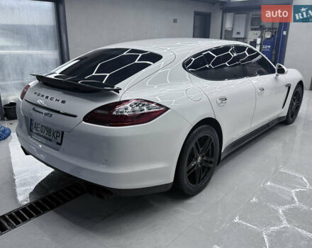 Белый Порше Панамера, объемом двигателя 4.81 л и пробегом 200 тыс. км за 24500 $, фото 4 на Automoto.ua