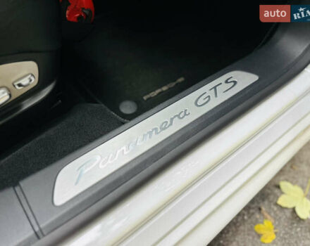 Белый Порше Панамера, объемом двигателя 4.8 л и пробегом 97 тыс. км за 22900 $, фото 42 на Automoto.ua