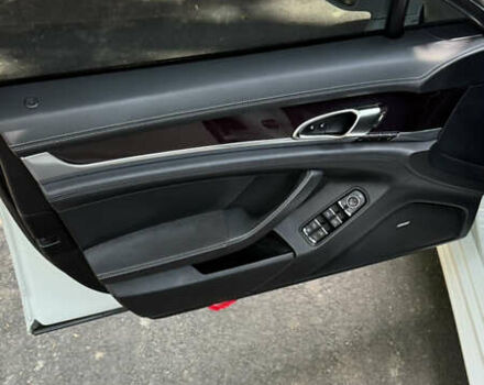 Білий Порше Panamera, об'ємом двигуна 4.81 л та пробігом 68 тис. км за 28500 $, фото 15 на Automoto.ua