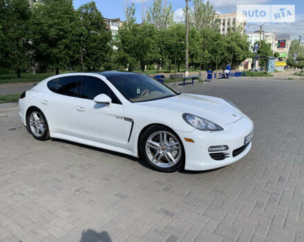 Білий Порше Panamera, об'ємом двигуна 3 л та пробігом 148 тис. км за 16000 $, фото 1 на Automoto.ua