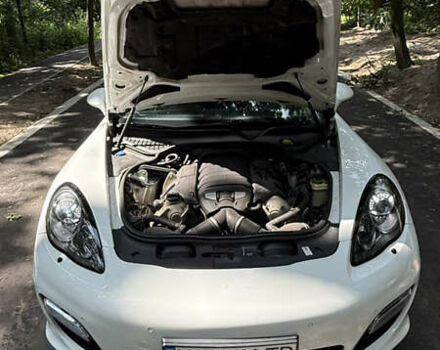 Білий Порше Panamera, об'ємом двигуна 4.81 л та пробігом 68 тис. км за 28500 $, фото 23 на Automoto.ua