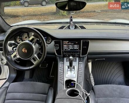 Білий Порше Panamera, об'ємом двигуна 4.81 л та пробігом 137 тис. км за 28500 $, фото 17 на Automoto.ua