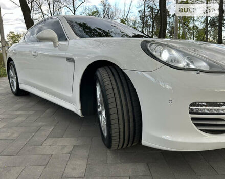 Білий Порше Panamera, об'ємом двигуна 4.81 л та пробігом 119 тис. км за 28888 $, фото 11 на Automoto.ua