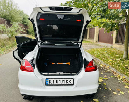 Белый Порше Панамера, объемом двигателя 4.8 л и пробегом 97 тыс. км за 22900 $, фото 34 на Automoto.ua