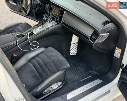 Білий Порше Panamera, об'ємом двигуна 4.81 л та пробігом 137 тис. км за 28500 $, фото 16 на Automoto.ua