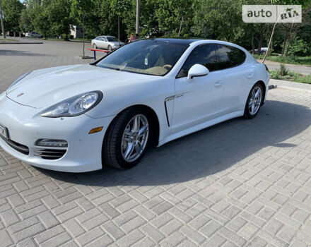 Білий Порше Panamera, об'ємом двигуна 3 л та пробігом 148 тис. км за 16000 $, фото 2 на Automoto.ua