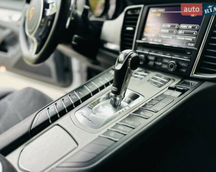 Белый Порше Панамера, объемом двигателя 4.8 л и пробегом 97 тыс. км за 22900 $, фото 45 на Automoto.ua