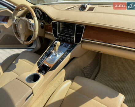 Білий Порше Panamera, об'ємом двигуна 3.61 л та пробігом 122 тис. км за 22800 $, фото 8 на Automoto.ua