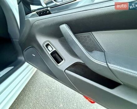 Белый Порше Панамера, объемом двигателя 3 л и пробегом 146 тыс. км за 29999 $, фото 103 на Automoto.ua