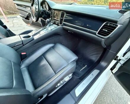 Белый Порше Панамера, объемом двигателя 3 л и пробегом 146 тыс. км за 29999 $, фото 107 на Automoto.ua