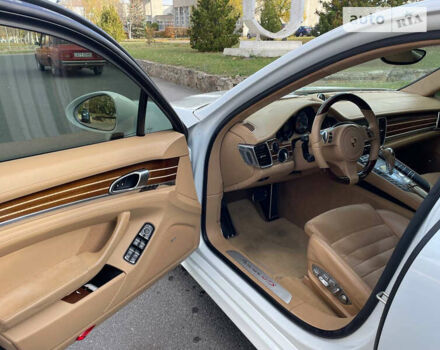 Белый Порше Панамера, объемом двигателя 4.8 л и пробегом 103 тыс. км за 31900 $, фото 14 на Automoto.ua