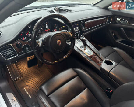 Белый Порше Панамера, объемом двигателя 3.61 л и пробегом 137 тыс. км за 22500 $, фото 8 на Automoto.ua