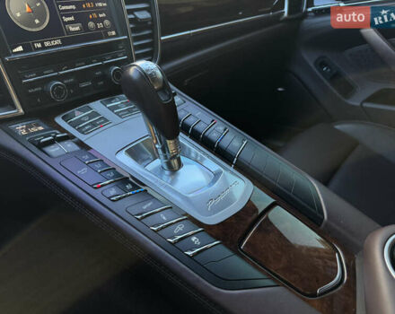 Білий Порше Panamera, об'ємом двигуна 3.61 л та пробігом 65 тис. км за 29999 $, фото 21 на Automoto.ua