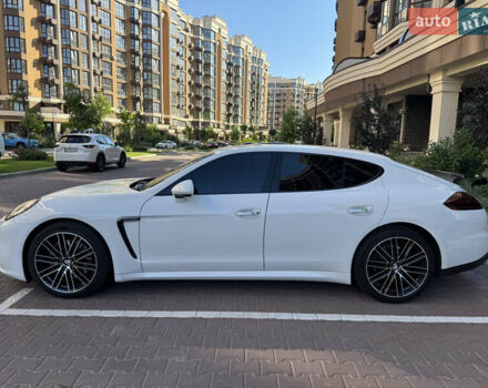 Білий Порше Panamera, об'ємом двигуна 3.61 л та пробігом 65 тис. км за 29999 $, фото 10 на Automoto.ua