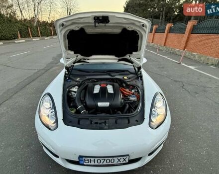 Белый Порше Панамера, объемом двигателя 3 л и пробегом 146 тыс. км за 29999 $, фото 136 на Automoto.ua