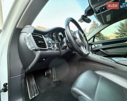 Белый Порше Панамера, объемом двигателя 3 л и пробегом 146 тыс. км за 29999 $, фото 121 на Automoto.ua